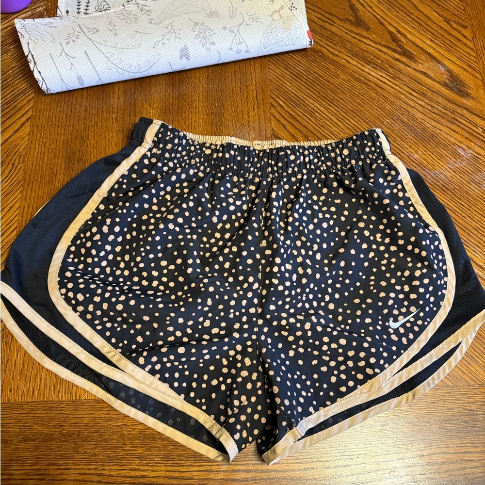Nike Women's Black and Tan Athletic Shorts